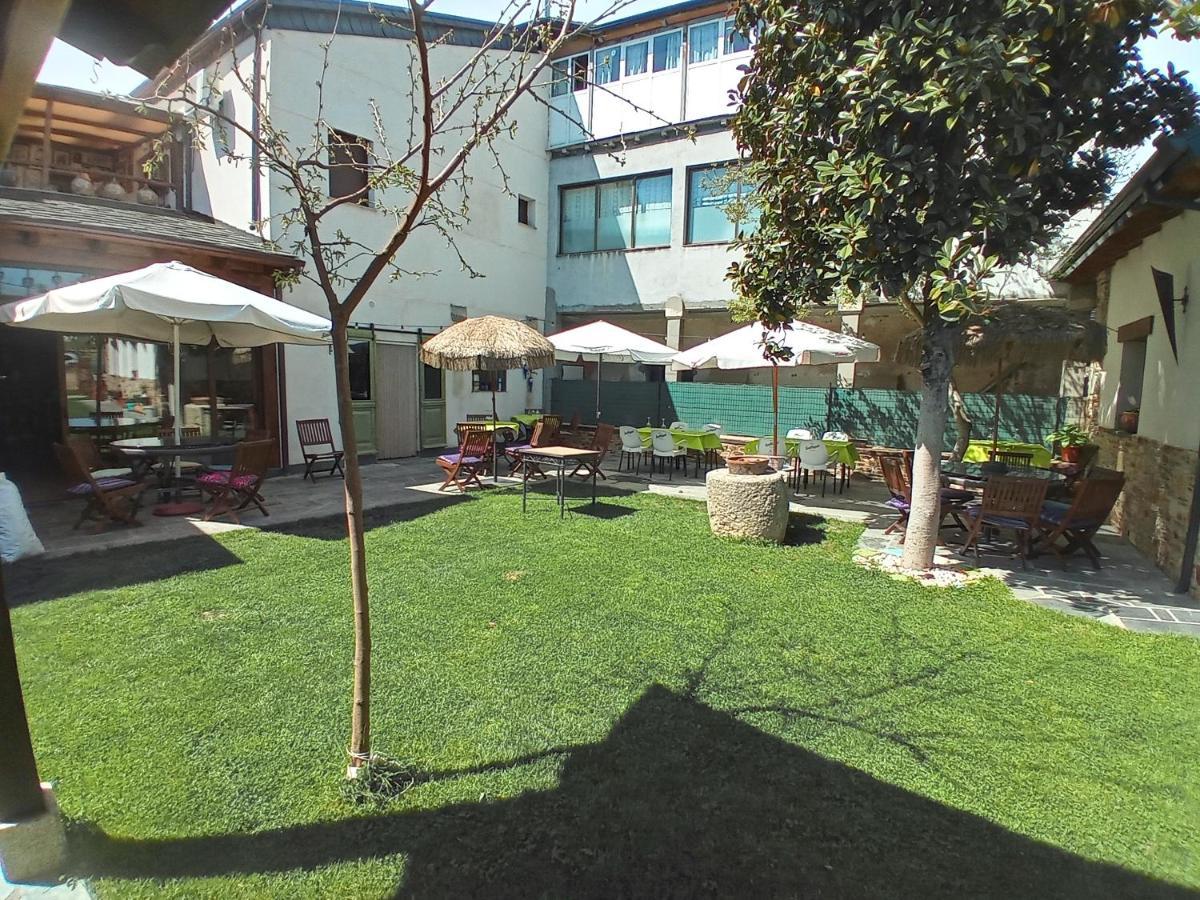 Hostal La Medina De Camponaraya Dış mekan fotoğraf